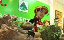 Trổ tài pha chế trà trong cuộc thi Tea Masters Cup Việt Nam 2016