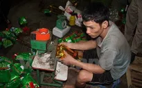 Bắt quả tang cơ sở sản xuất trà tẩm ướp hóa chất tại Bình Dương