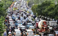 Tránh tắc đường, người dân Jakarta thay đổi lịch làm việc