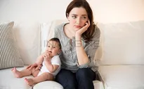Trầm cảm sau sinh - Hiểm họa khôn lường cho cả mẹ và con
