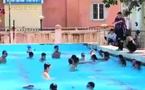 Hà Nội phổ cập bơi cho học sinh tiểu học