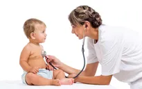 Để trẻ không mắc viêm phế quản khi giao mùa, cha mẹ cần lưu ý điều gì?