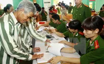 Niềm vui ngày đặc xá của phạm nhân trại giam Cao Lãnh