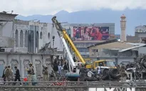 Đánh bom và nổ súng đẫm máu tại Afghanistan, hàng trăm người thương vong