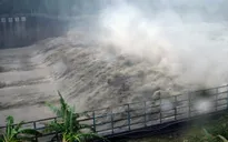 Bão Megi tràn vào miền Đông Trung Quốc