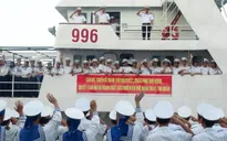 Tàu chở hàng Tết đến với quần đảo Trường Sa
