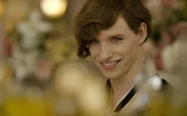 Eddie Redmayne tiết lộ nỗi sợ khi nhập vai người chuyển giới