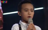 Hồ Văn Cường tự tin hát "chay" trên sân khấu Vietnam Idol