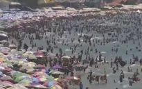 Biển Vũng Tàu quá tải vì lượng khách đông nghịt