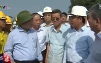 PTTg Nguyễn Xuân Phúc kiểm tra công tác khắc phục sự cố sập cầu Ghềnh