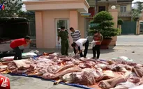 Bắt tại trận 1 tấn thịt lợn không dấu kiểm dịch bán ra thị trường