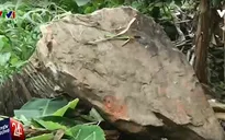 Tảng đá nặng 10 tấn rơi xuống nhà dân ở Cao Bằng