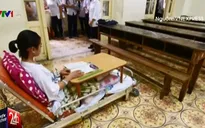 Thi tuyển vào lớp 10: Bị TNGT, một thí sinh làm bài trên giường bệnh