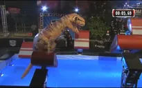 Khủng long bạo chúa T-Rex gây "náo loạn" American Ninja Warrior