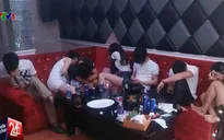 Hàng chục "nam thanh nữ tú" có dấu hiệu phê ma túy tại quán karaoke