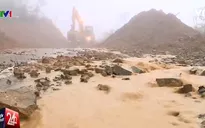 Mưa lớn gây ngập nhiều tuyến đường tại Khánh Hòa