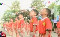 Khi trẻ mầm non hát Quốc ca...