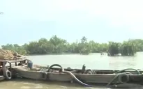 Bắt cát tặc trên sông Đồng Nai