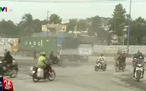 Người dân "tắc thở" vì bụi ở cửa ngõ phía Đông TP.HCM