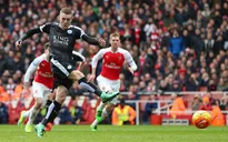Vardy dứt điểm 11m chuẩn xác ghi bàn vào lưới Arsenal mở tỉ số