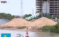 Vựa vật liệu gần cầu - Nguyên nhân gây tai nạn giao thông đường thủy