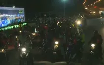 Hàng ngàn người tại TP.HCM về quê ăn Tết bằng xe máy