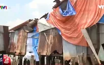 Báo động nhà xuống cấp ven kênh tại TP.HCM