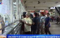Công nhân ở TP.HCM xin nghỉ Tết sớm vì không mua được vé tàu, xe