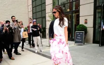 Victoria Beckham nổi bật trong loạt thiết kế riêng