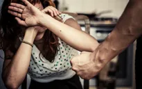 Những hệ lụy của nạn bạo hành phụ nữ