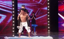 Vietnam’s Got Talent: Trấn Thành “hoảng hồn” vì bị cõng đi trên mảnh chai