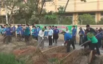 Hơn 700 người dân TP.HCM vớt rác, khơi thông dòng chảy kênh rạch