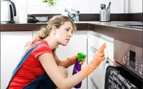 Phụ nữ Việt Nam phải làm 12/14 công việc gia đình