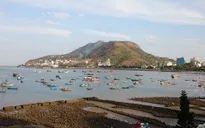 Xử lý tình trạng tàu cá neo đậu trên bãi tắm tại Bà Rịa - Vũng Tàu