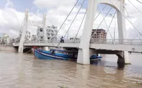 Xử phạt thuyền trưởng vụ tàu cá mắc kẹt dưới gầm cầu