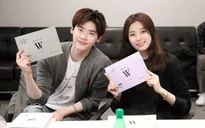 Lee Jong Suk đã hai lần “khóa môi” Han Hyo Joo