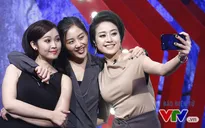 Văn Mai Hương nhí nhố selfie, đọ dáng với MC VTV