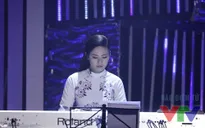 Ngọc Hân bất ngờ khoe tài đánh đàn piano