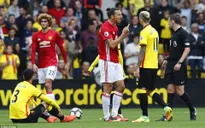 Thua Watford, Mourinho đổ tại trọng tài và… may mắn
