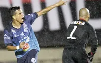 Siêu phẩm "ngả bàn đèn" vô danh đánh bại Messi ở giải bàn thắng đẹp