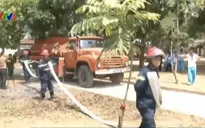 Lâm Đồng dùng xe cứu hỏa tiếp nước cho dân ở vùng khô hạn