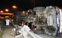 Xe tải tuột dốc cầu Mỹ Thuận, 1 người thiệt mạng