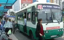 Khách đi xe bus tại TP.HCM giảm do Uber, Grab taxi