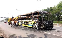 Cháy xe khách giường nằm, hàng chục hành khách may mắn thoát chết