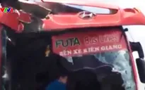 Cần Thơ: Hai xe giường nằm đâm trực diện, 1 người thiệt mạng