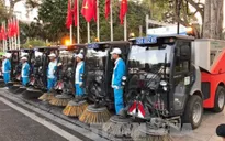 Hà Nội đưa vào sử dụng 12 xe hút bụi, quét đường hiện đại