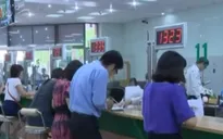 TP.HCM: Người dân xếp hàng gửi tiền tiết kiệm