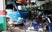 TP.HCM: Xe tải không người lái lao vào tiệm sửa xe