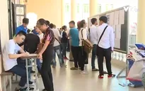 Phụ huynh đồng hành cùng con ngày xét tuyển Đại học