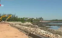 Đẩy nhanh tiến độ xây dựng hệ thống đê kè ngăn mặn ven phá